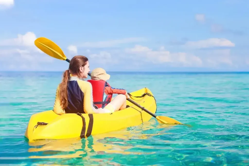 Chèo thuyền kayak ở thiên đường biển xanh Boracay