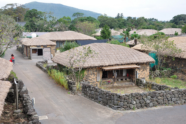 Thăm quan làng dân tộc Seongup