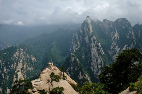 Chinh phục danh thắng núi Hoa Sơn kỳ vĩ