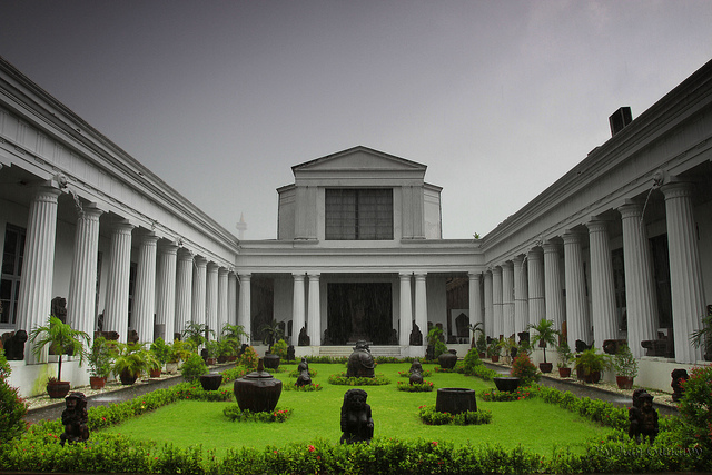 Thăm quan bảo tàng quốc gia Indonesia