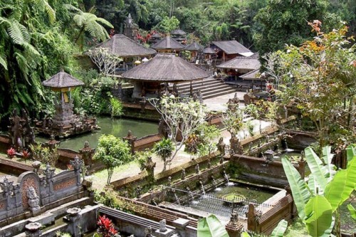 Đền thiêng tại Indonesia