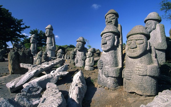 wallpaper-tol-harubang-statues-in-jeju-island(1)