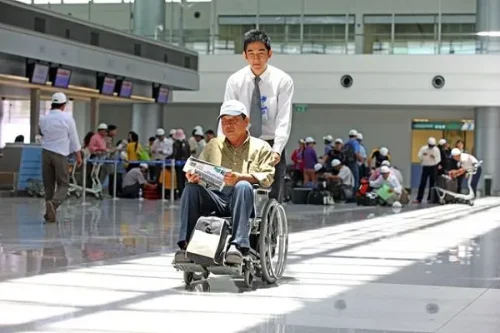 Dịch vụ xe lăn tại sân bay