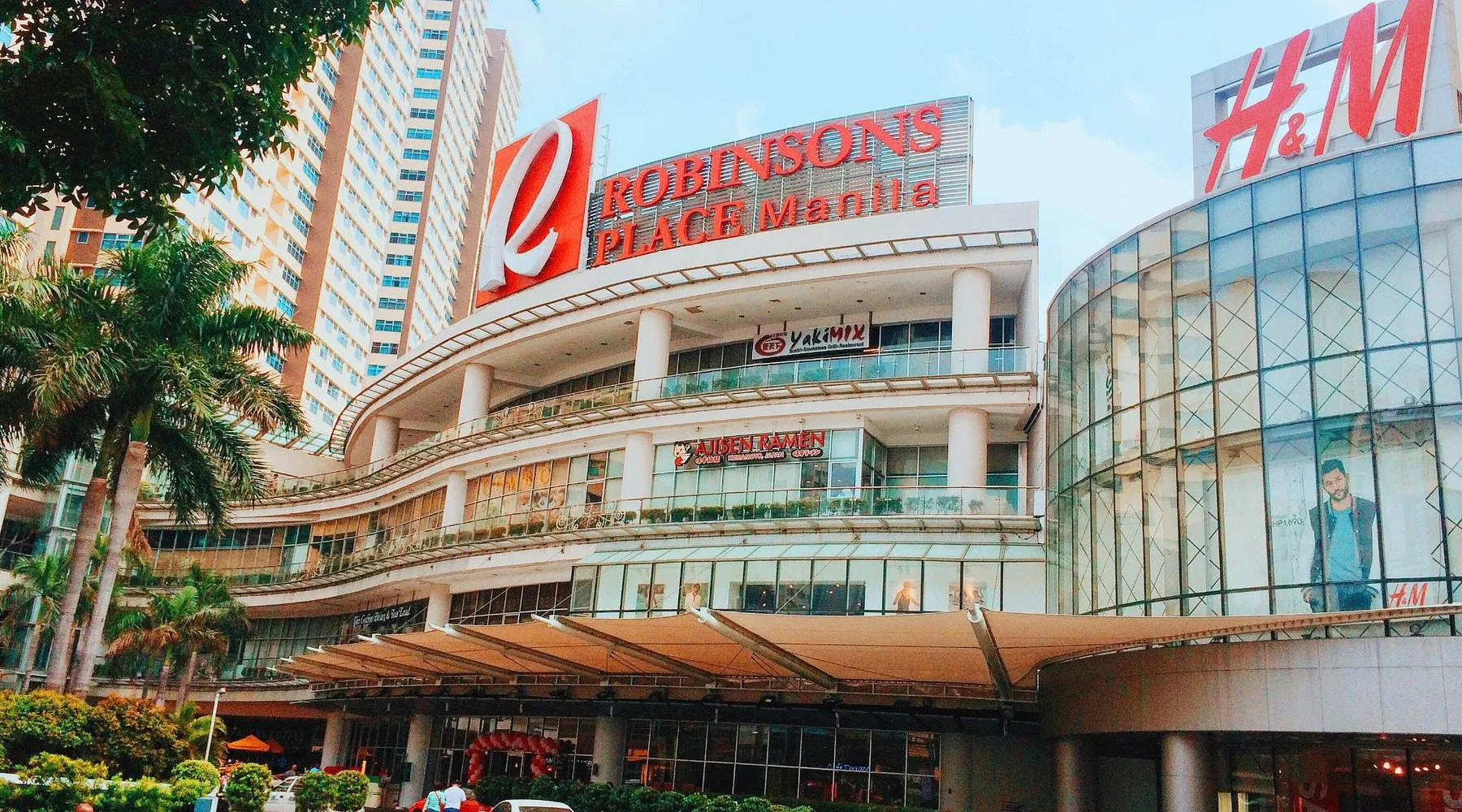 Trung tâm mua sắm Robinsons Place