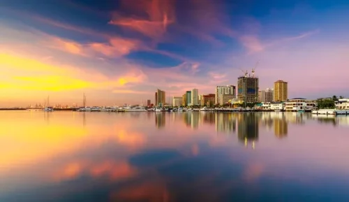 Ngắm hoàng hôn ở Manila Baywalk